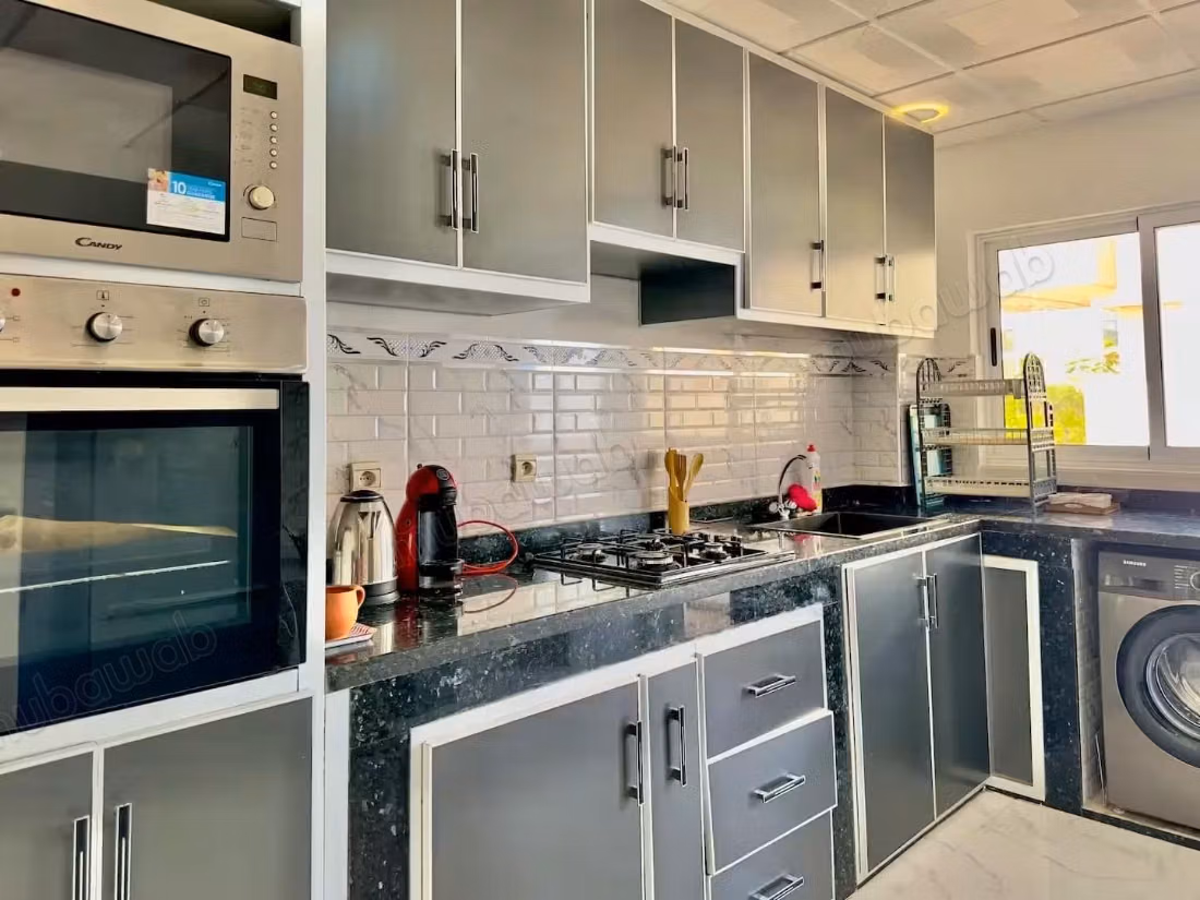 Location d'un appartement à Tamri. 
3 pièces. 
Bien meublé