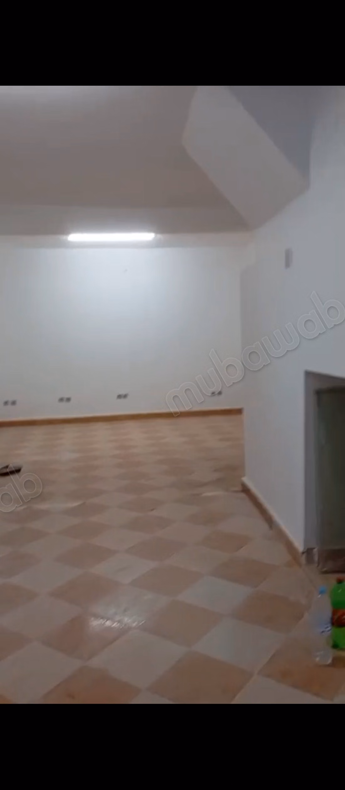 Propriétés commerciales à louer en ville. Superficie totale de 40 m². Porte sécurisée