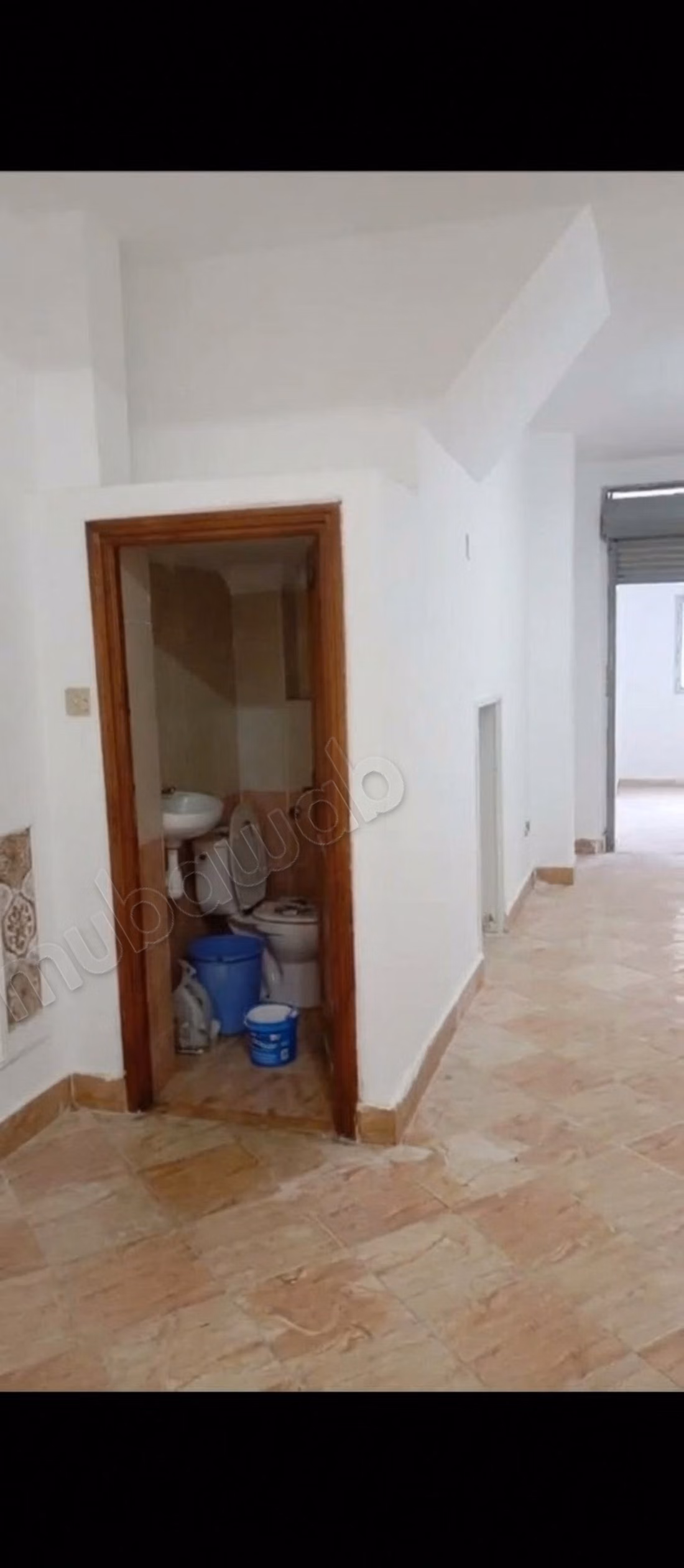 Propriétés commerciales à louer en ville. Superficie totale de 40 m². Porte sécurisée
