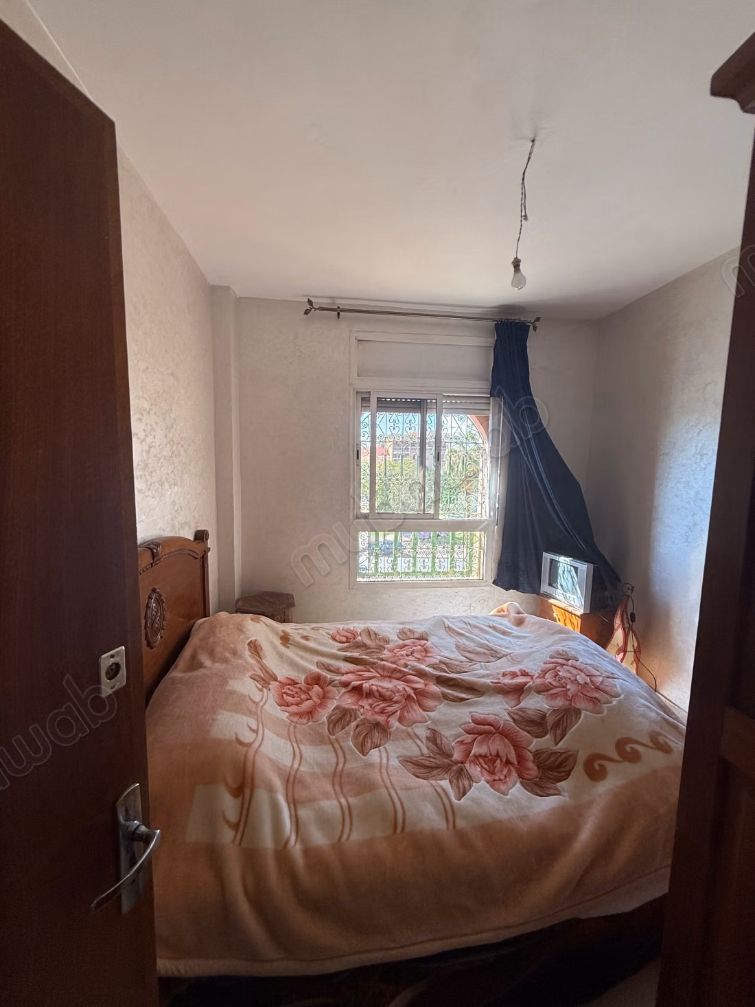 Vend appartement à Sidi Abbad. 3 pièces confortables. Porte blindée, sécurité