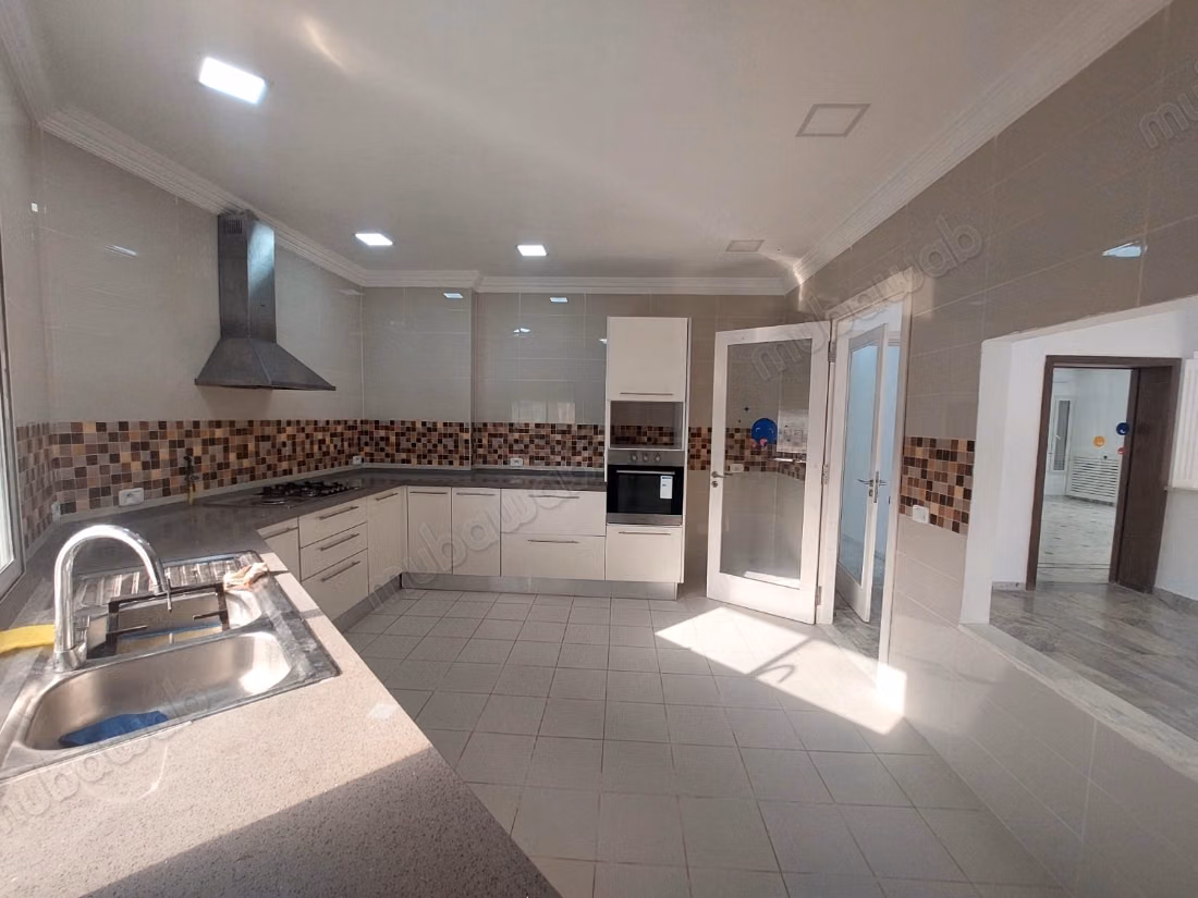 A louer une villa en S4 à Ennasr2