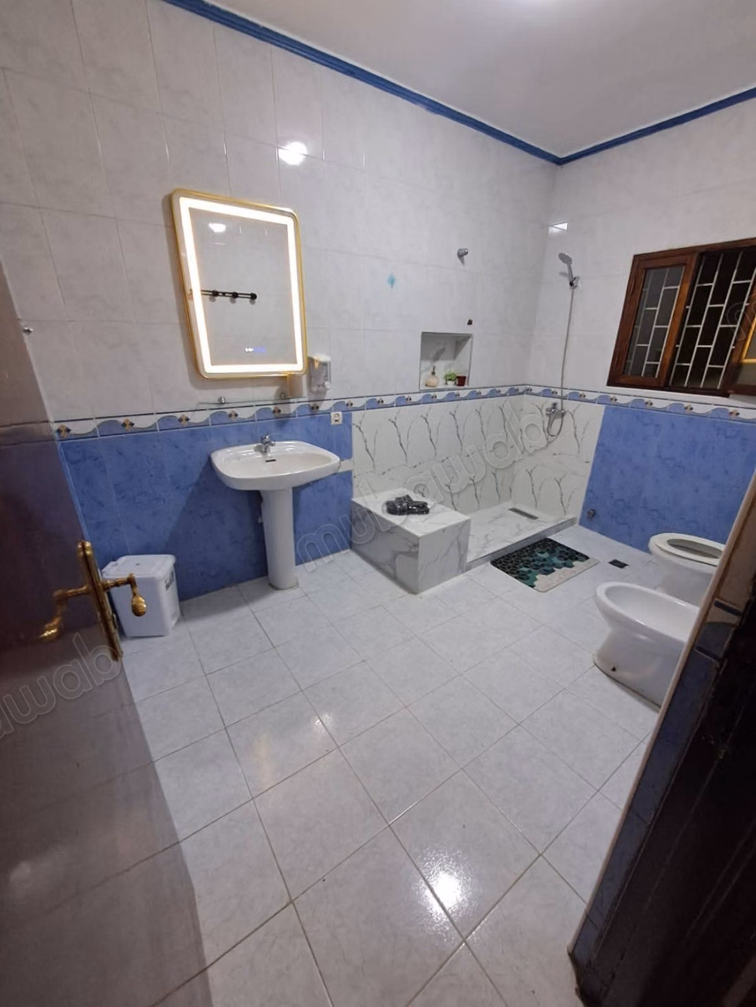 Gemeubileerd appartement te huur per maand tot juni, gelegen nabij de Paris Bakkerij in Tanger