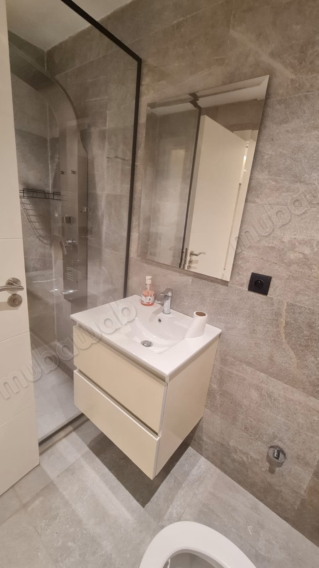 Louer un appartement à Saniya. 3 chambres. Meublé