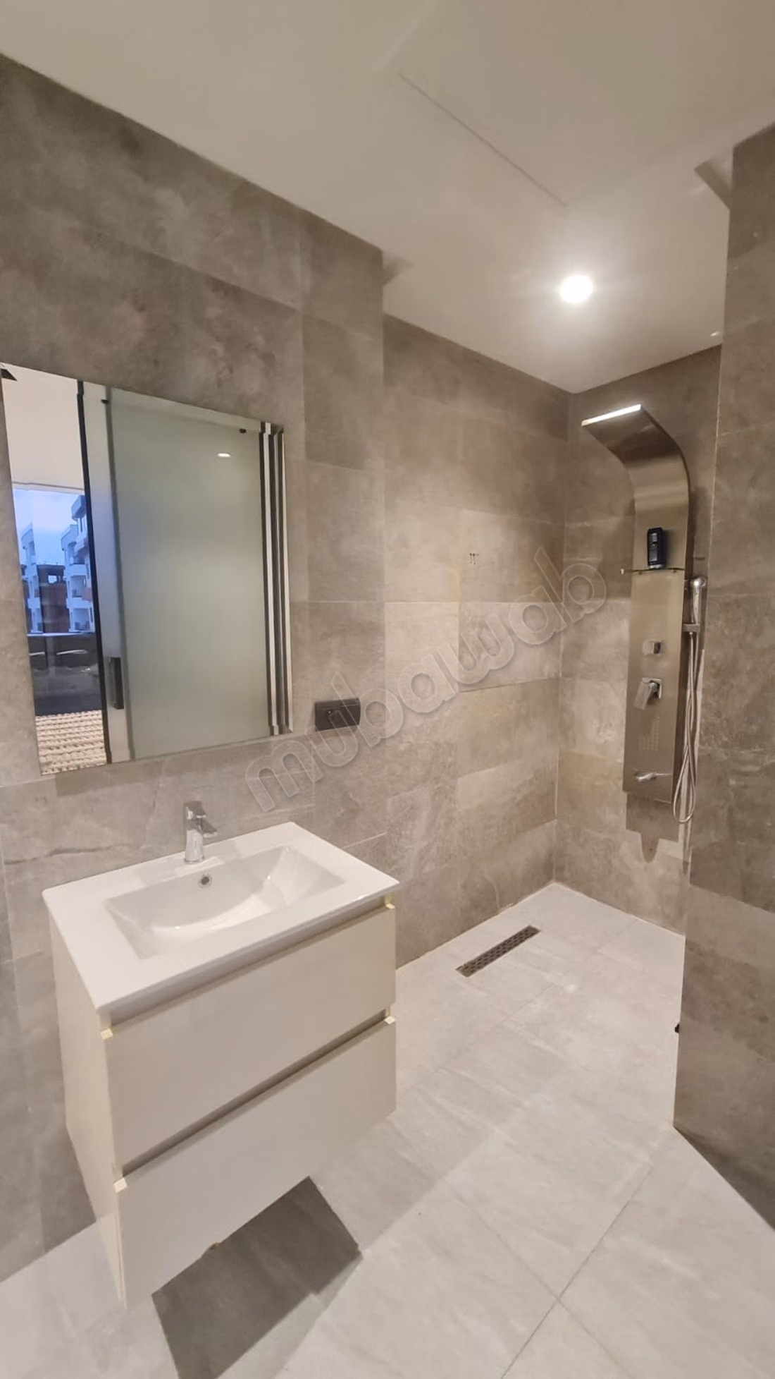 Louer un appartement à Saniya. 3 chambres. Meublé