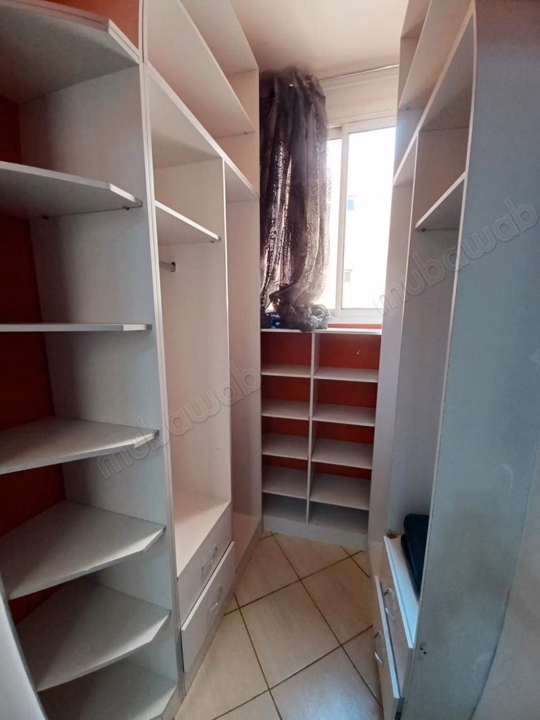 Bel appartement en location à Hay Alfadl. 
2 chambres agréables. 
Meublé
