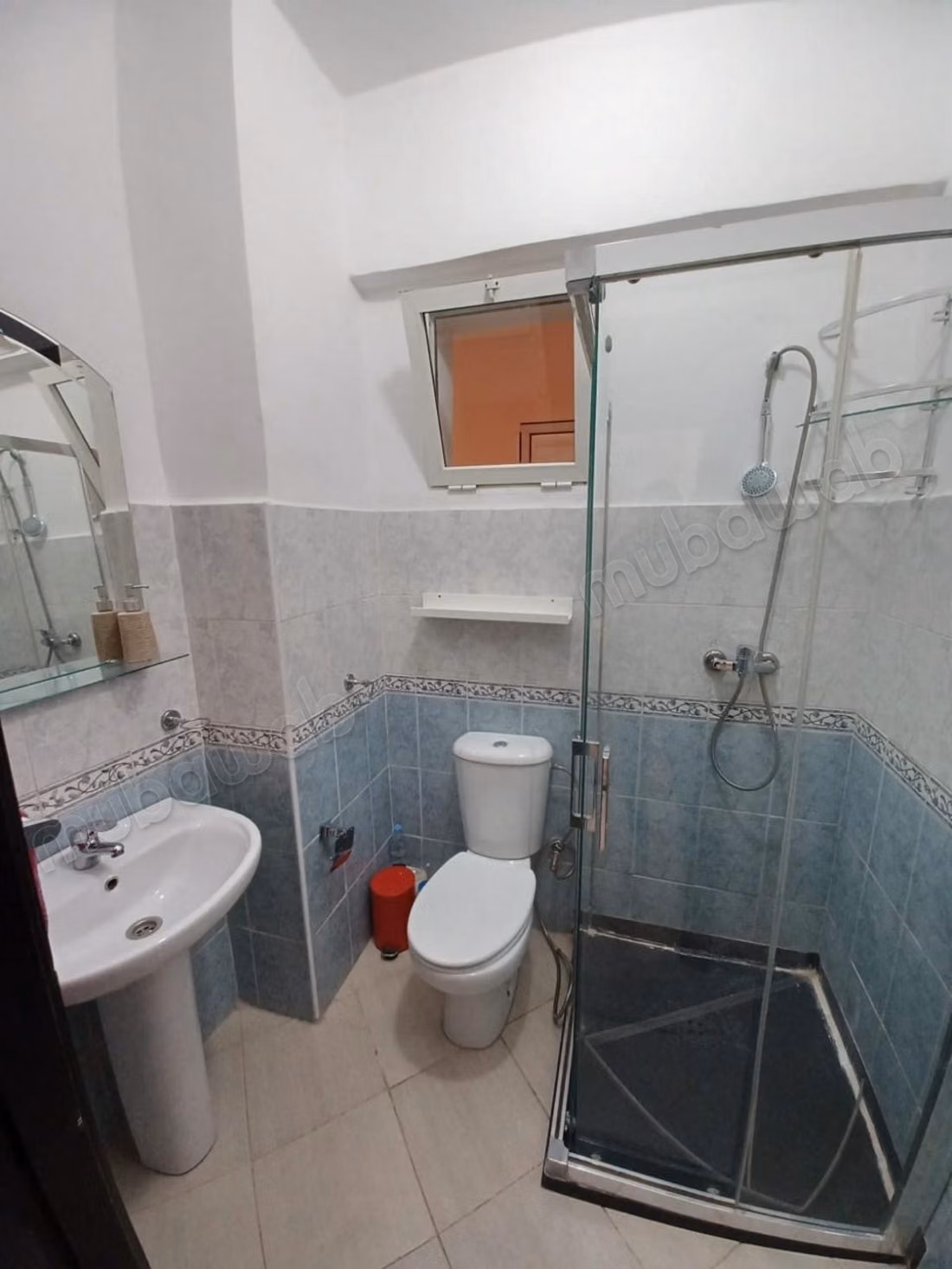 Bel appartement en location à Hay Alfadl. 
2 chambres agréables. 
Meublé