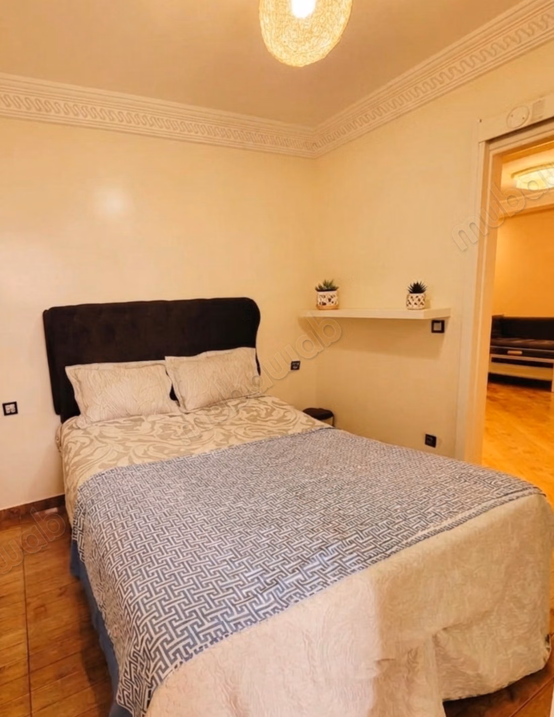 Très bel appartement en location à Dar Bouazza. 2 chambres. Antenne parabolique, résidence sécurisée