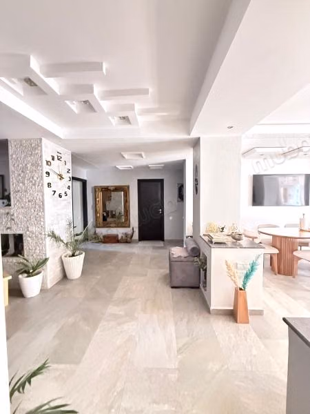 Renovated apartment 122m² Avenue des FAR