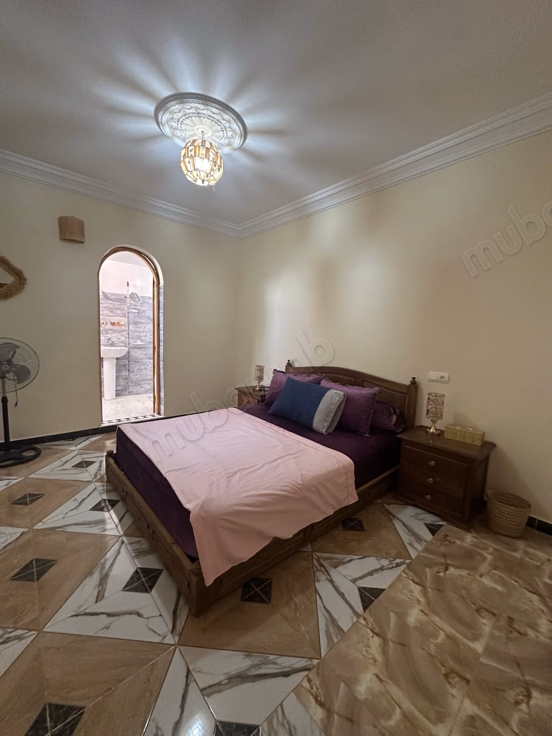 Maison de luxe à louer à Route de l'Ourika. 
5 belles chambres. 
Meublé