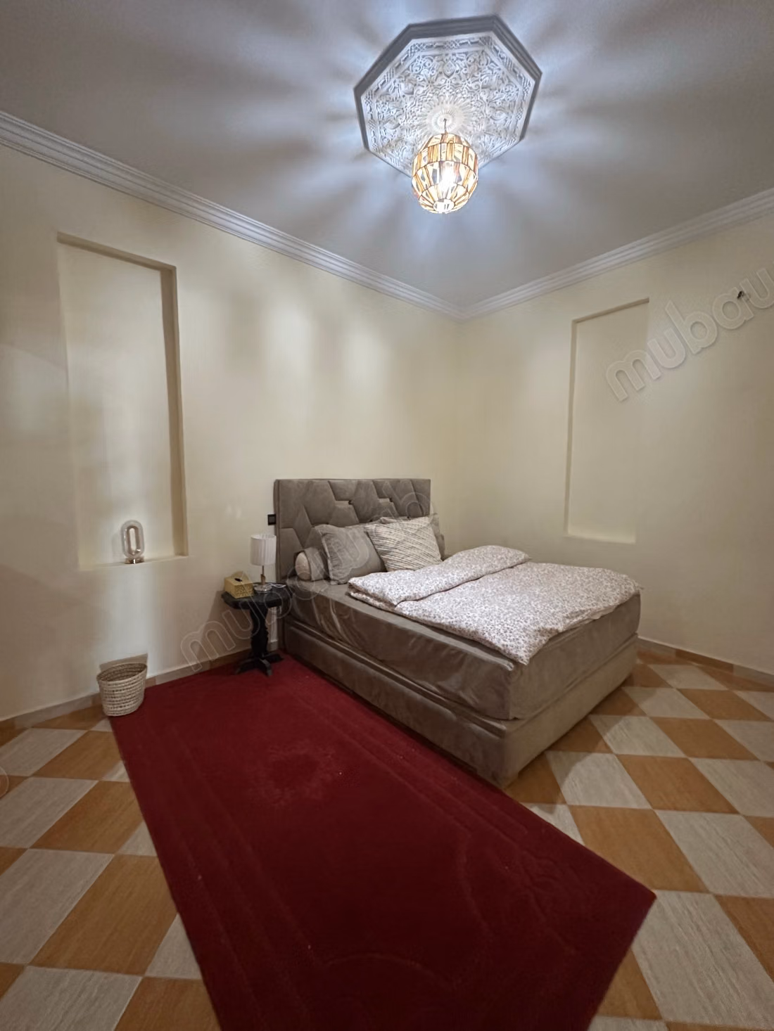 Maison de luxe à louer à Route de l'Ourika. 
5 belles chambres. 
Meublé
