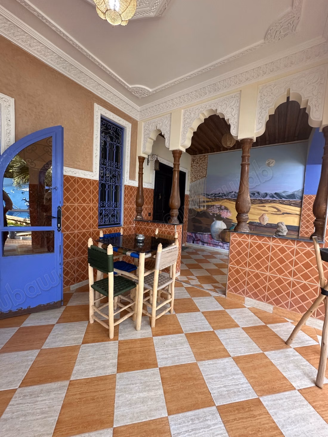 Maison de luxe à louer à Route de l'Ourika. 
5 belles chambres. 
Meublé