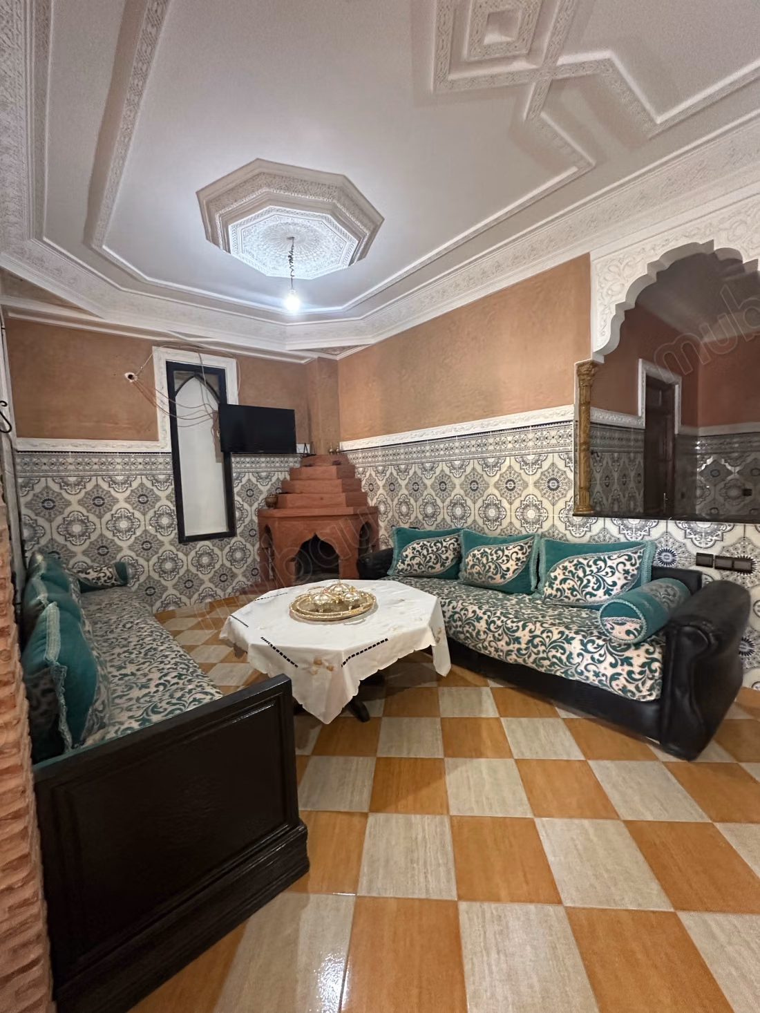 Maison de luxe à louer à Route de l'Ourika. 
5 belles chambres. 
Meublé