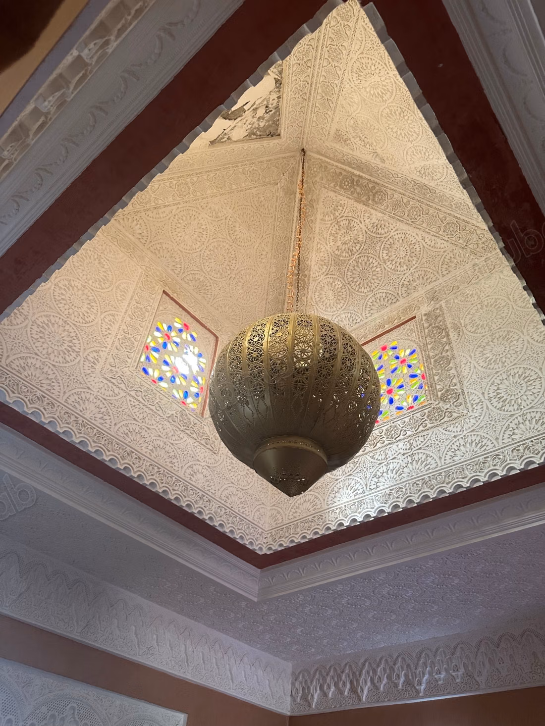 Maison de luxe à louer à Route de l'Ourika. 
5 belles chambres. 
Meublé