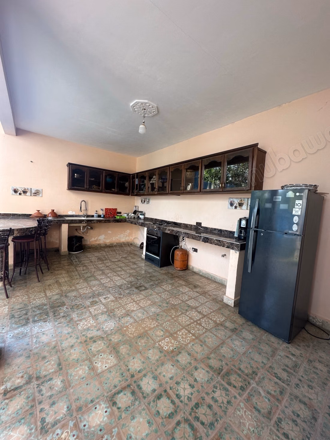 Maison de luxe à louer à Route de l'Ourika. 
5 belles chambres. 
Meublé