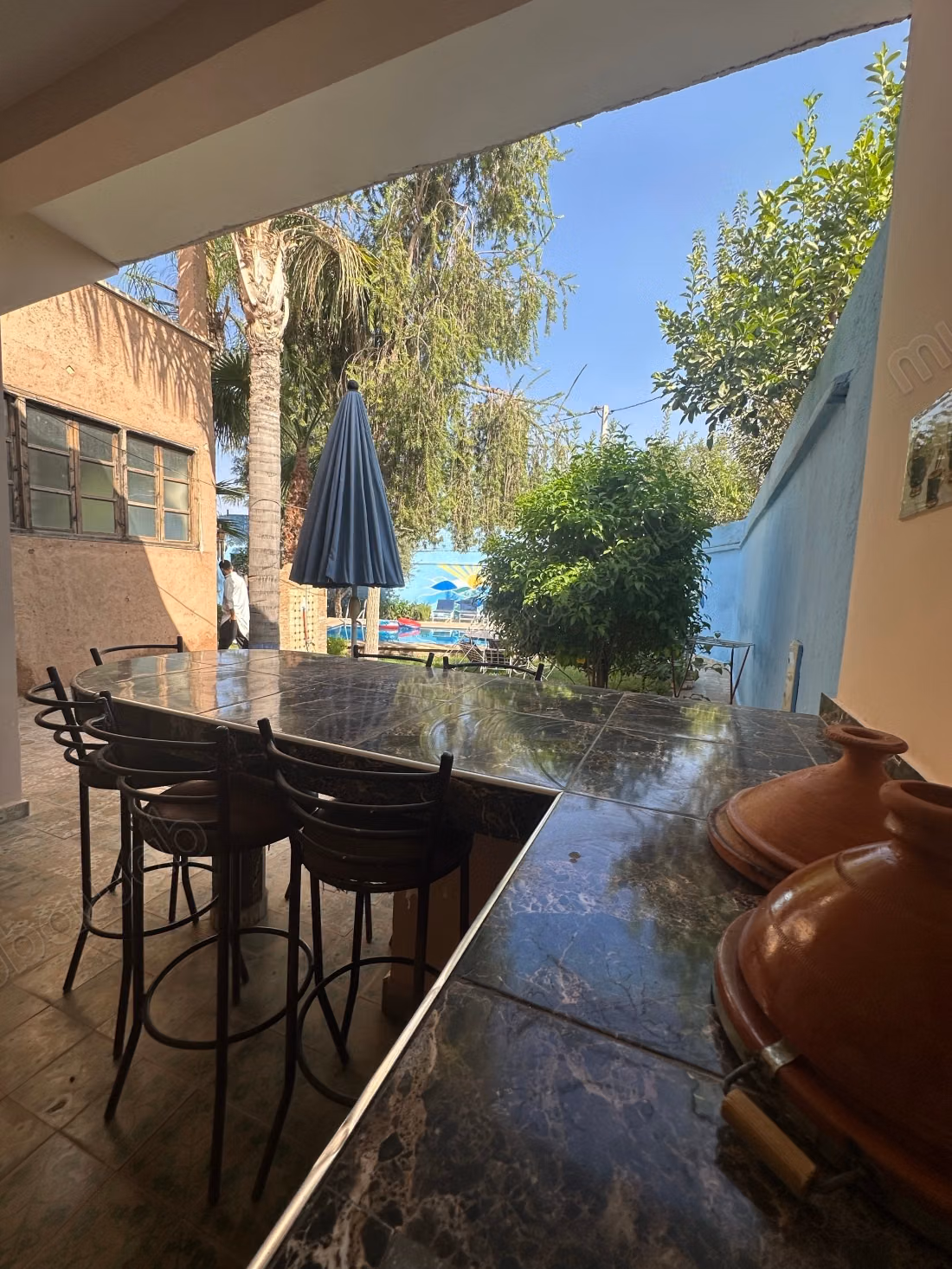 Maison de luxe à louer à Route de l'Ourika. 
5 belles chambres. 
Meublé