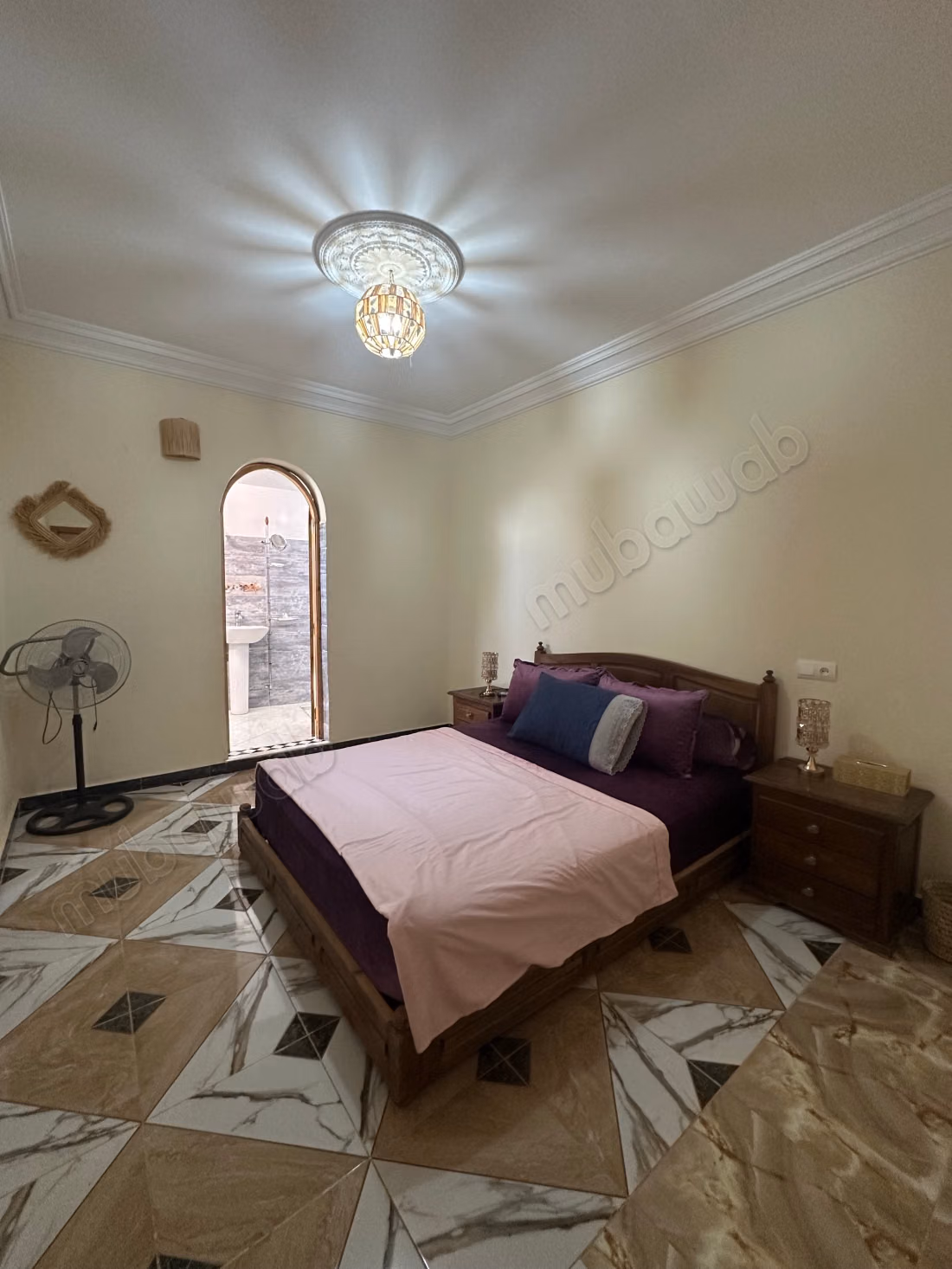 Maison de luxe à louer à Route de l'Ourika. 
5 belles chambres. 
Meublé