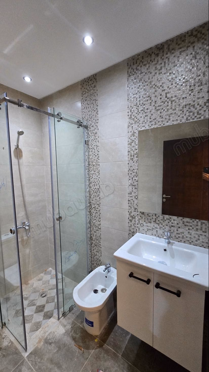 Bonito apartamento en venta en la Medina. Superficie 84 m². Servicio de conserjería disponible, sistema de aire acondicionado