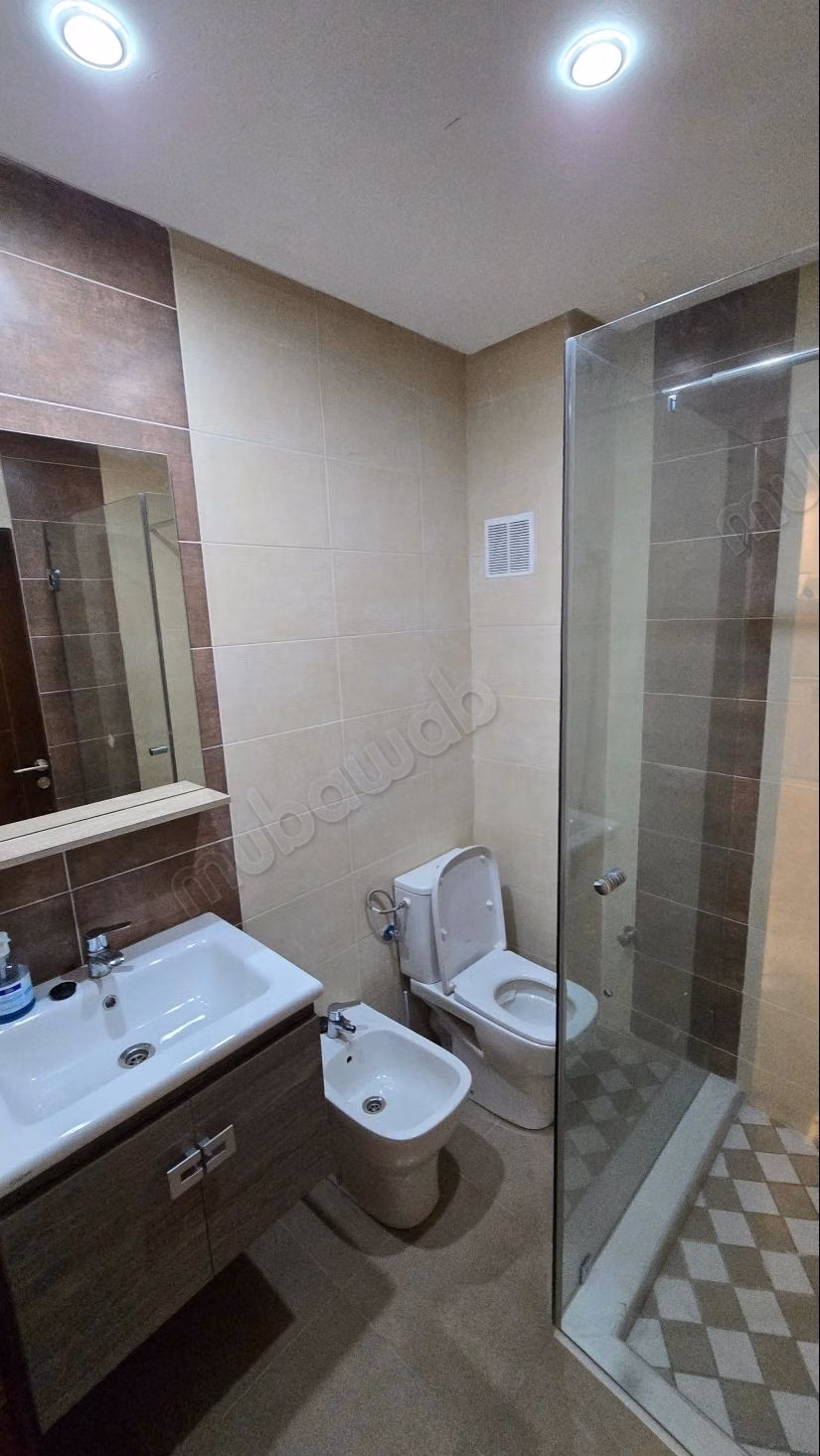 Bel appartement à vendre à Medina. 3 pièces. Concierge et climatisation