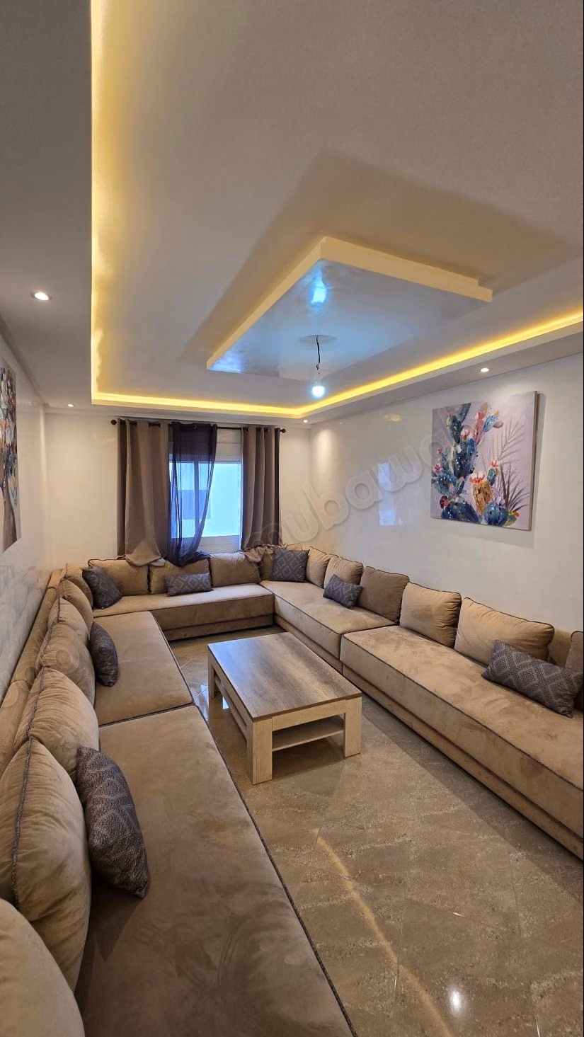 Bel appartement à vendre à Medina. 3 pièces. Concierge et climatisation