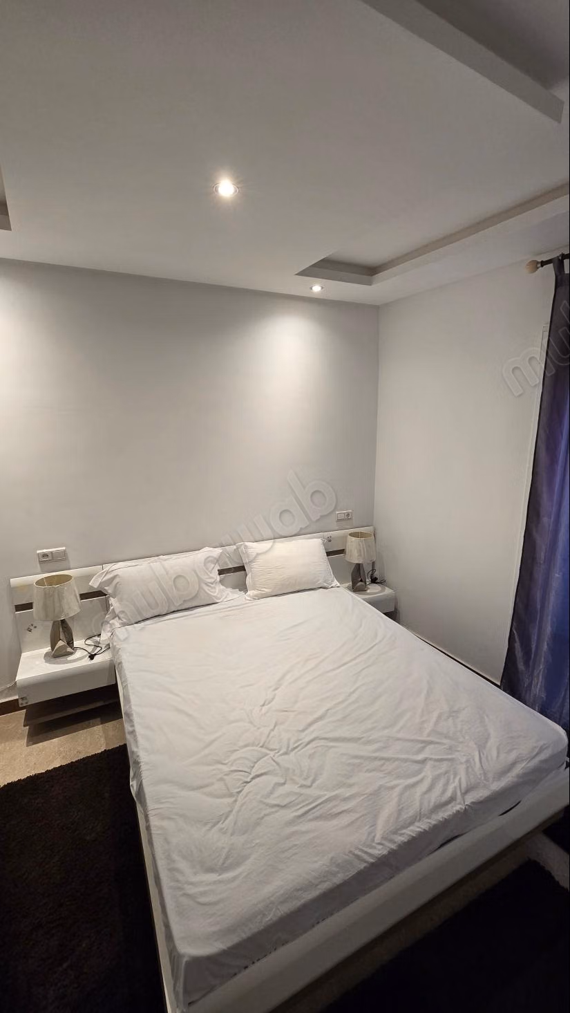 Bel appartement à vendre à Medina. 3 pièces. Concierge et climatisation