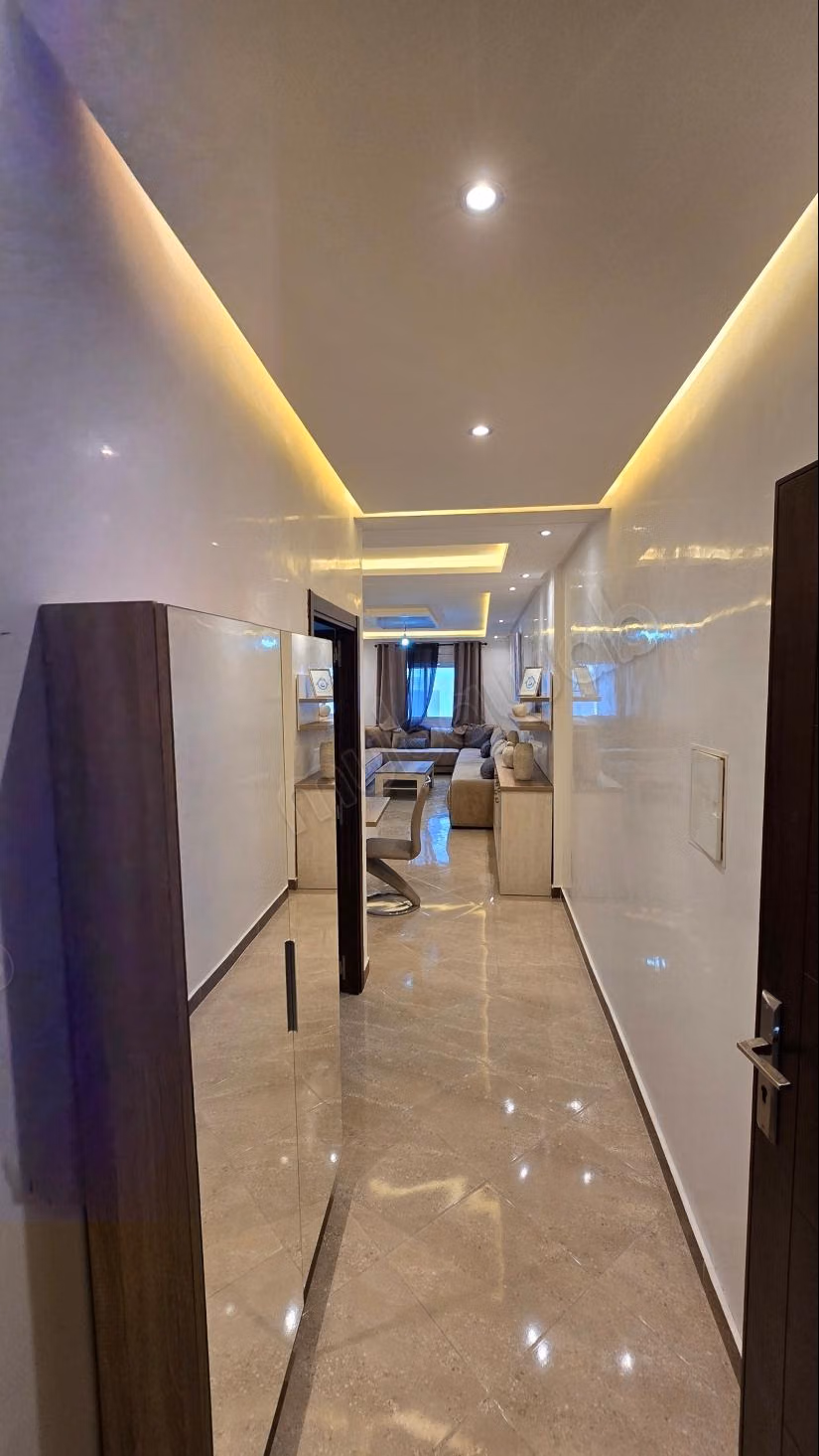 Bel appartement à vendre à Medina. 3 pièces. Concierge et climatisation