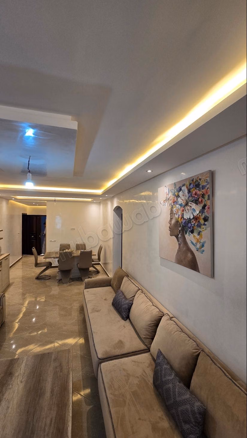 Bel appartement à vendre à Medina. 3 pièces. Concierge et climatisation