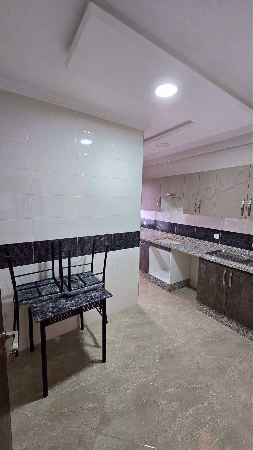 Bel appartement à vendre à Medina. 3 pièces. Concierge et climatisation