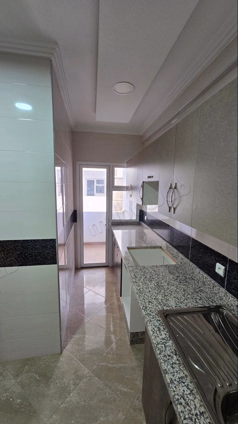 Bel appartement à vendre à Medina. 3 pièces. Concierge et climatisation