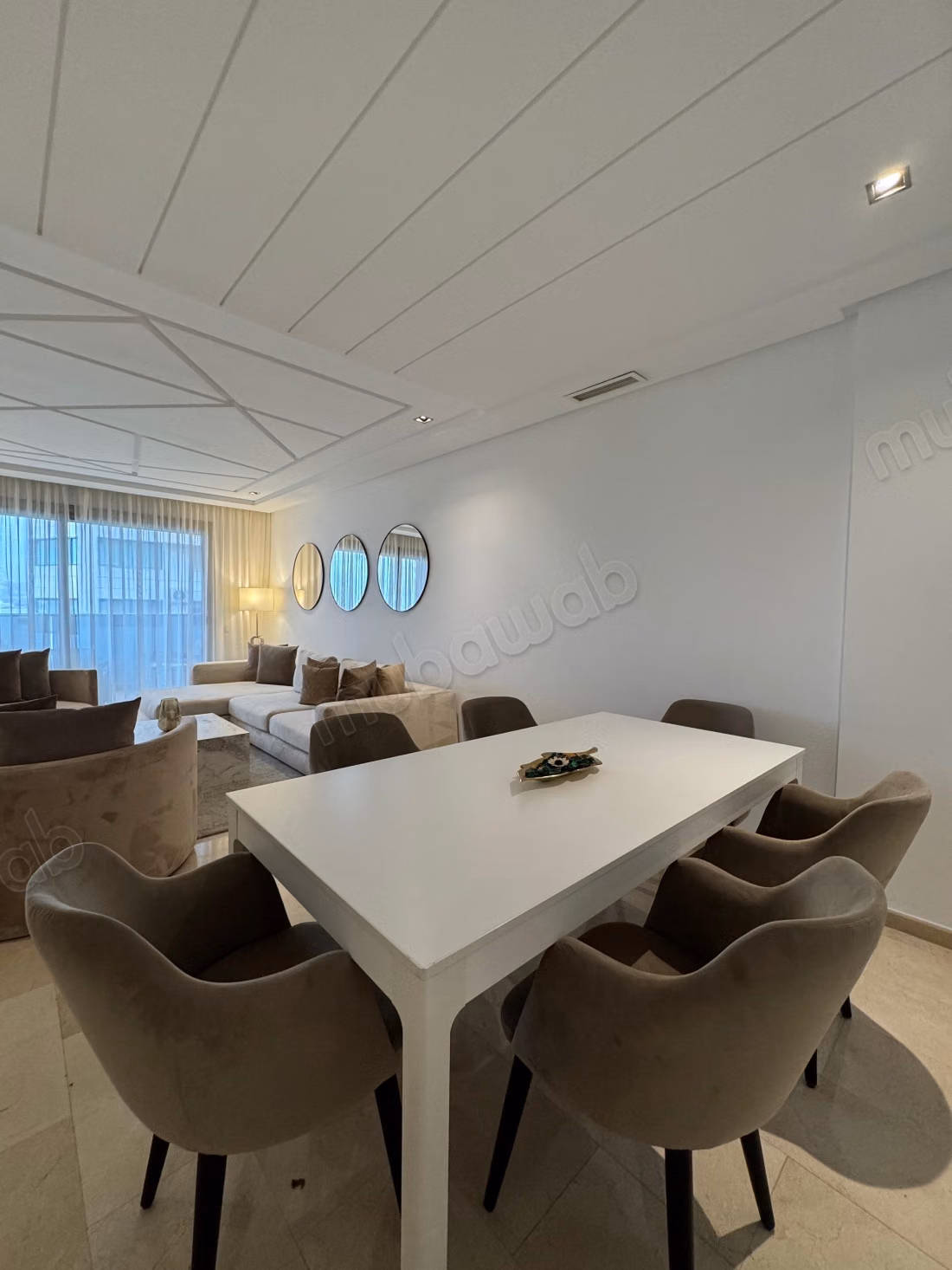 Louer un appartement au centre-ville. Superficie totale 120 m². Meublé