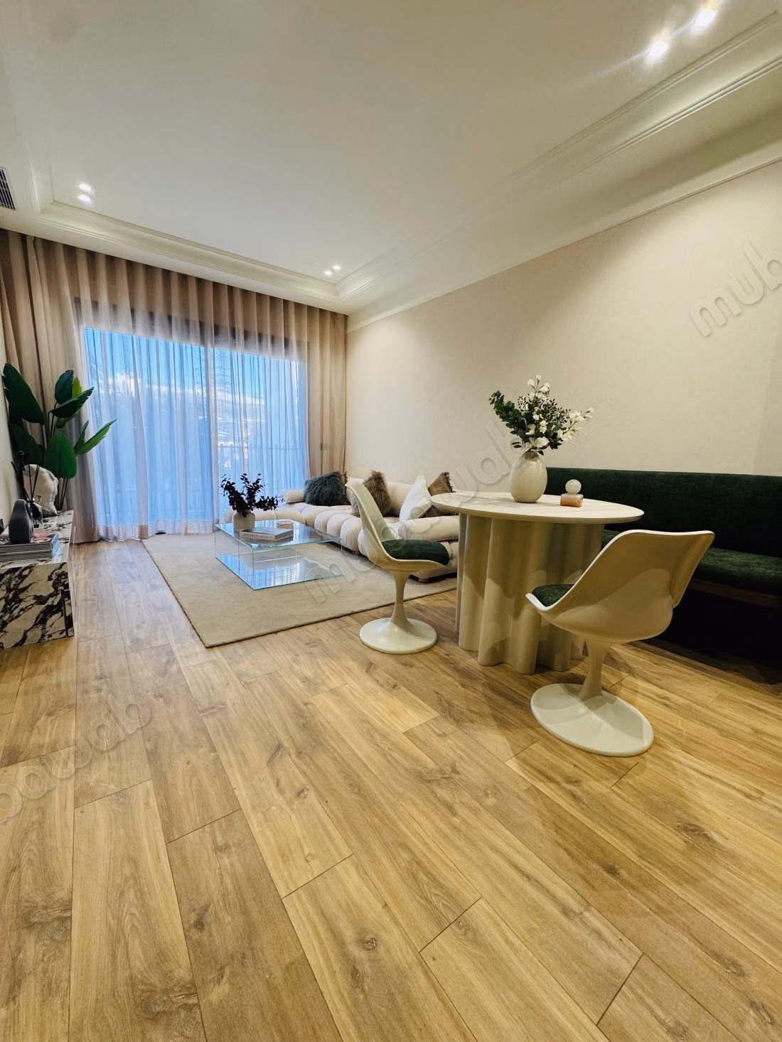 Bel appartement à vendre à Palmier.
Superficie 73 m².
Antenne parabolique et Porte blindée