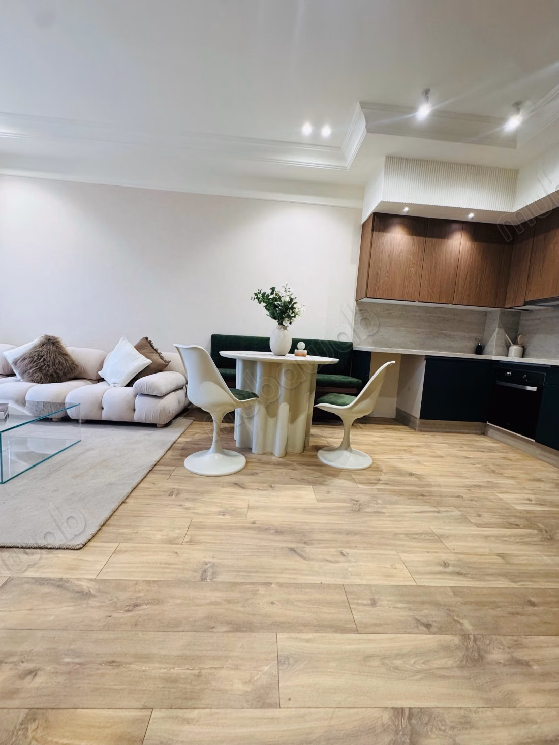 Bel appartement à vendre à Palmier.
Superficie 73 m².
Antenne parabolique et Porte blindée