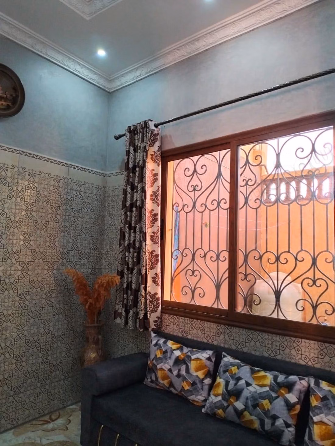 Maison à louer à Route de l'Ourika. 
3 chambres agréables. 
Bien meublé