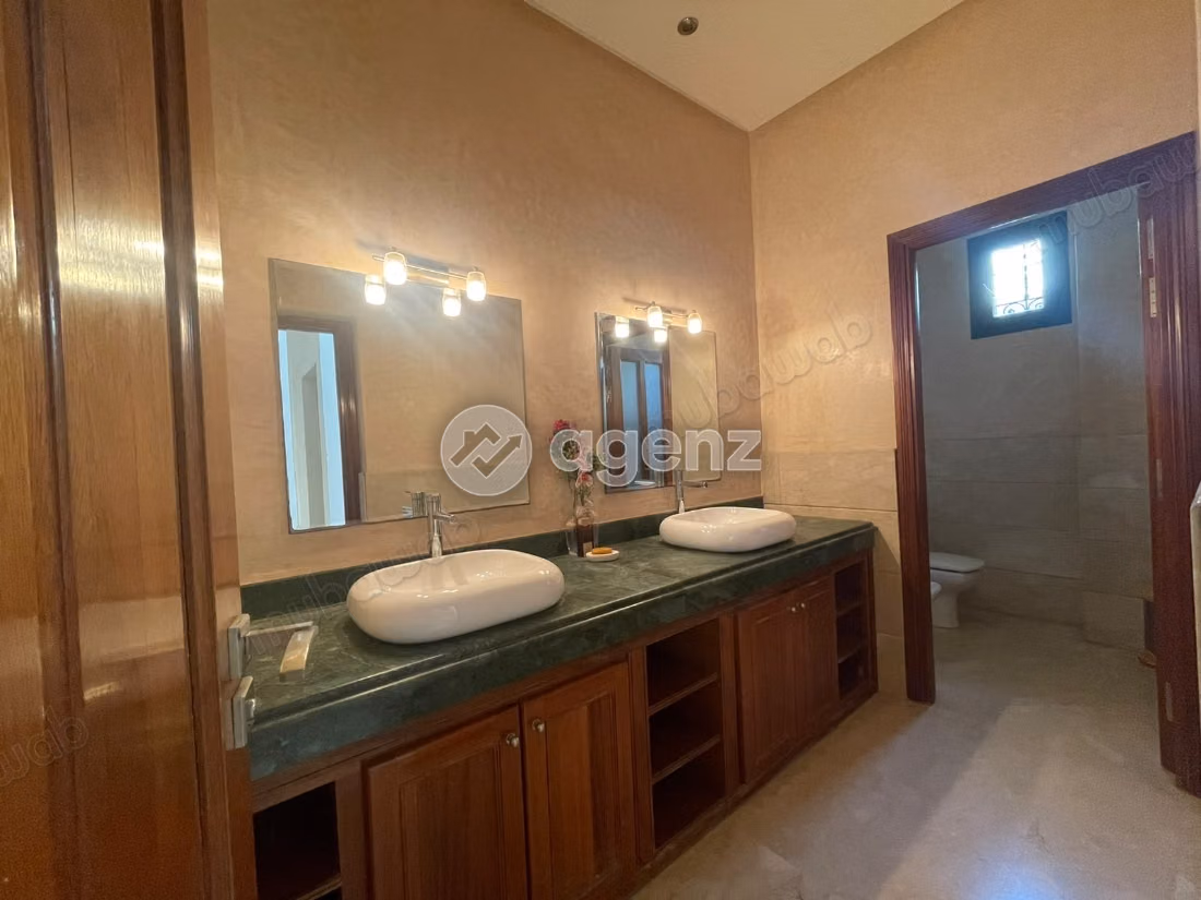 Villa à vendre 100 m², 4 chambres 
Aéroport Mohammed V 
Bouskoura