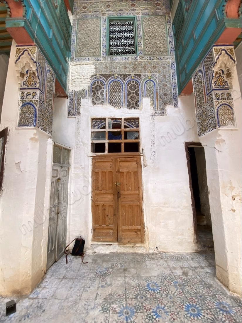 Dar traditionnelle et colorée à vendre avec 8 chambres
