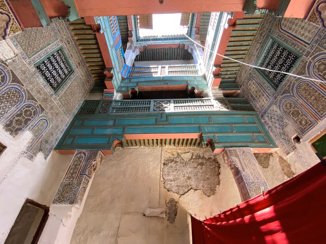 Dar traditionnelle et colorée à vendre avec 8 chambres