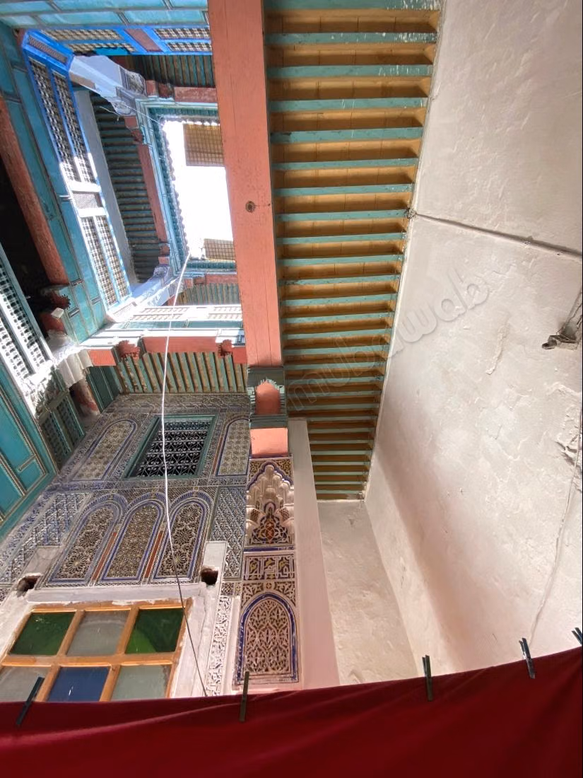 Dar traditionnelle et colorée à vendre avec 8 chambres