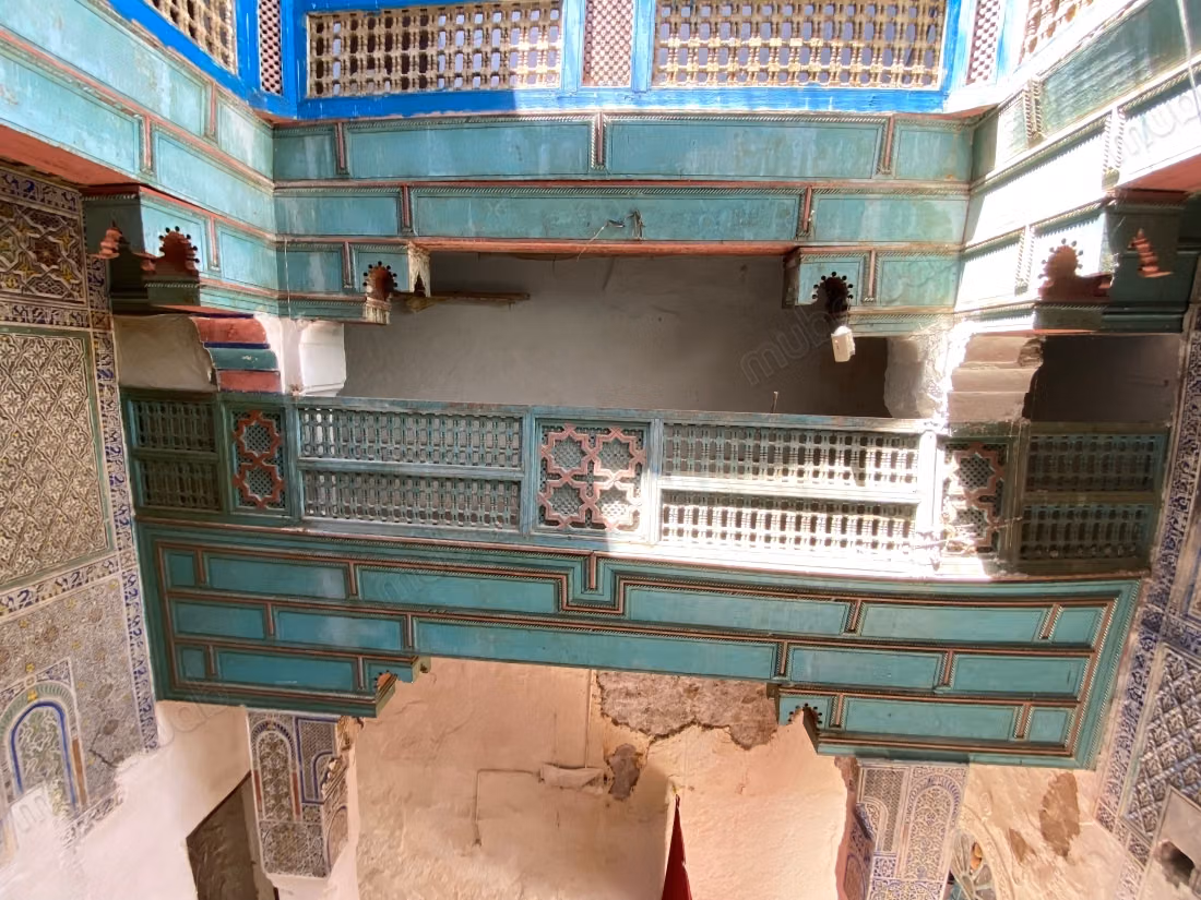 Dar traditionnelle et colorée à vendre avec 8 chambres