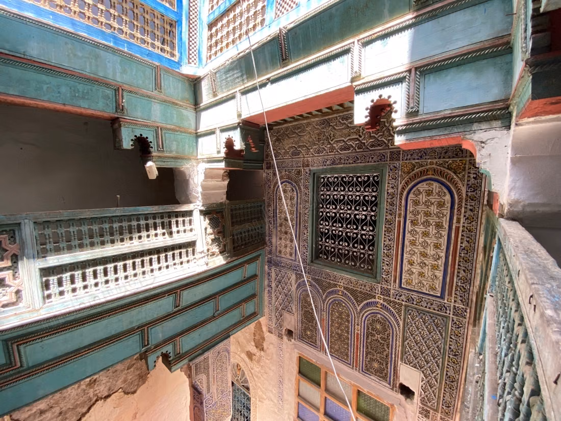 Dar traditionnelle et colorée à vendre avec 8 chambres