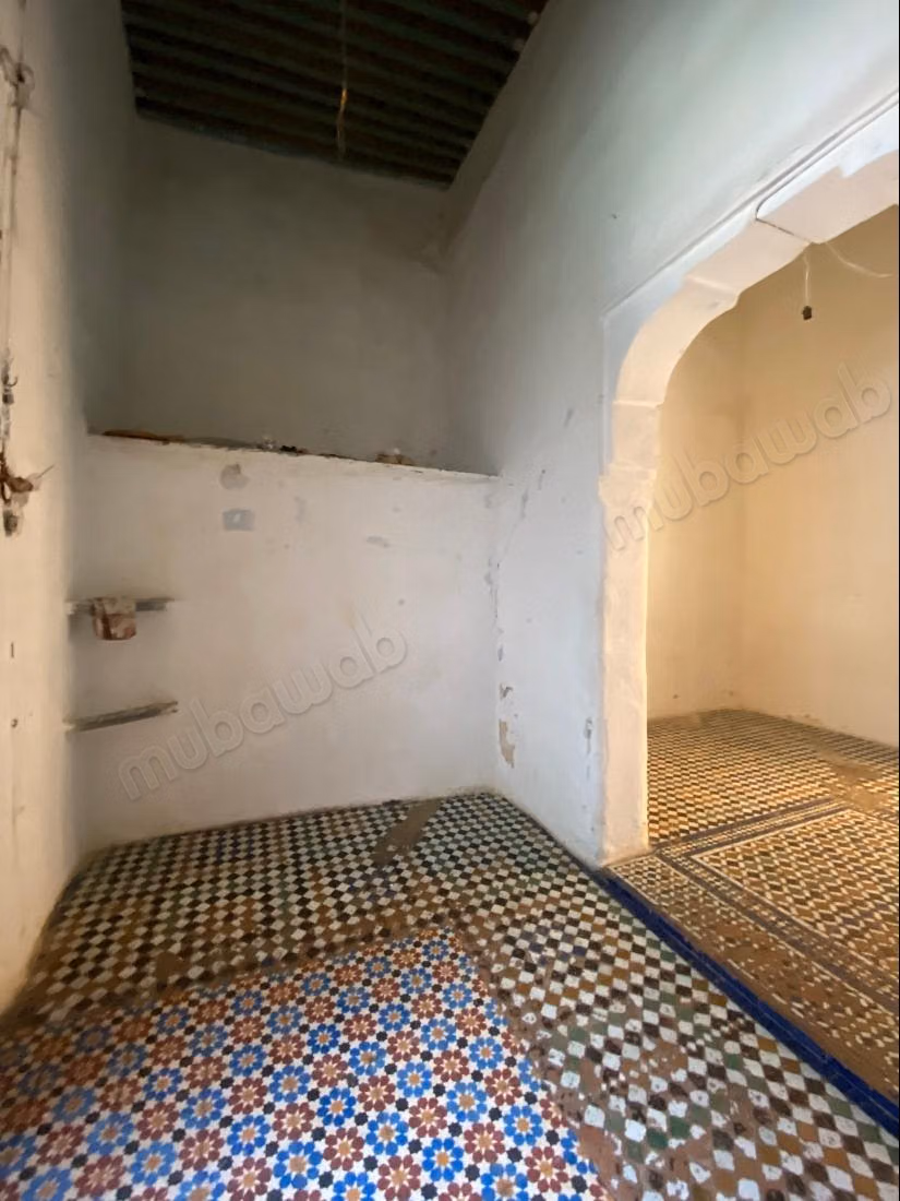 Dar traditionnelle et colorée à vendre avec 8 chambres