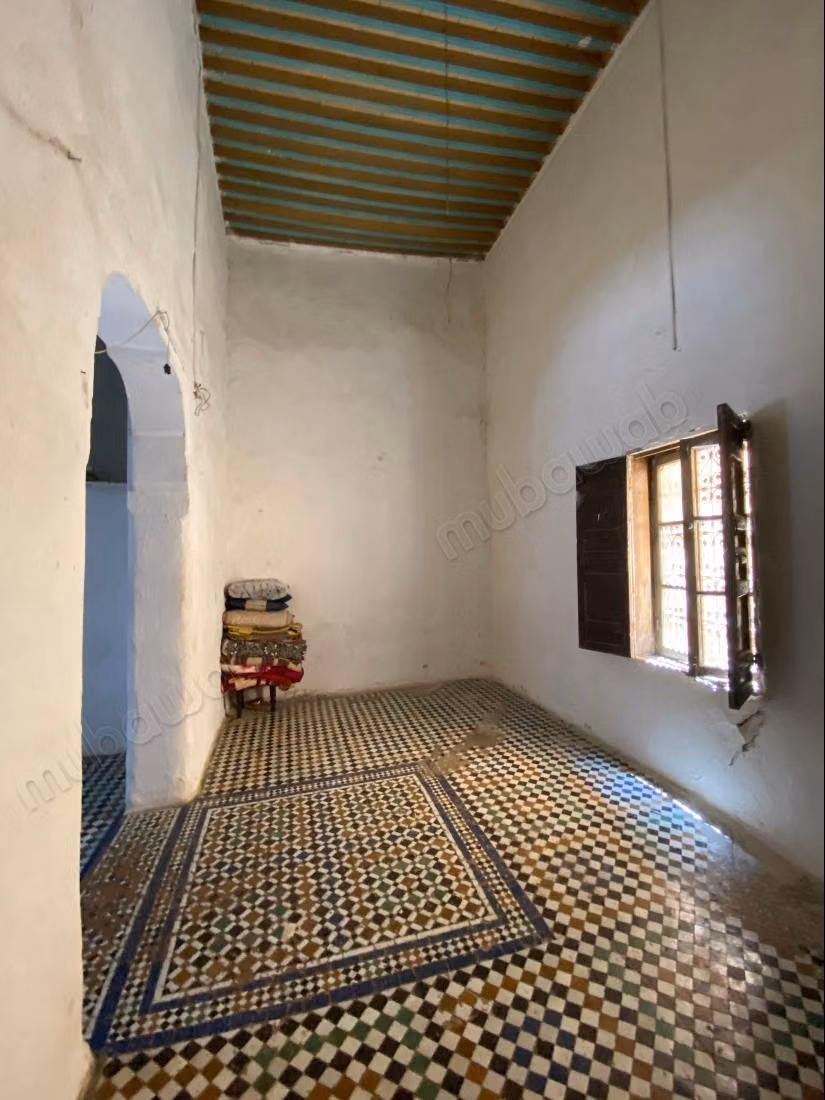 Dar traditionnelle et colorée à vendre avec 8 chambres