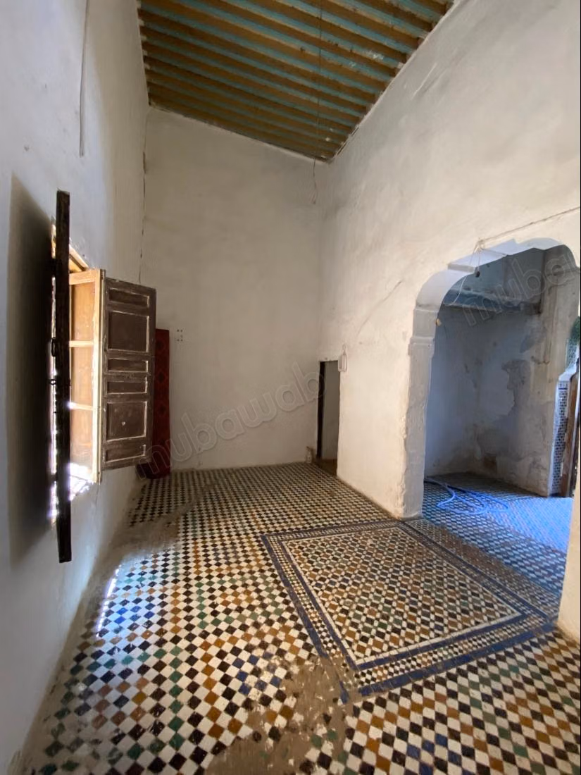 Dar traditionnelle et colorée à vendre avec 8 chambres