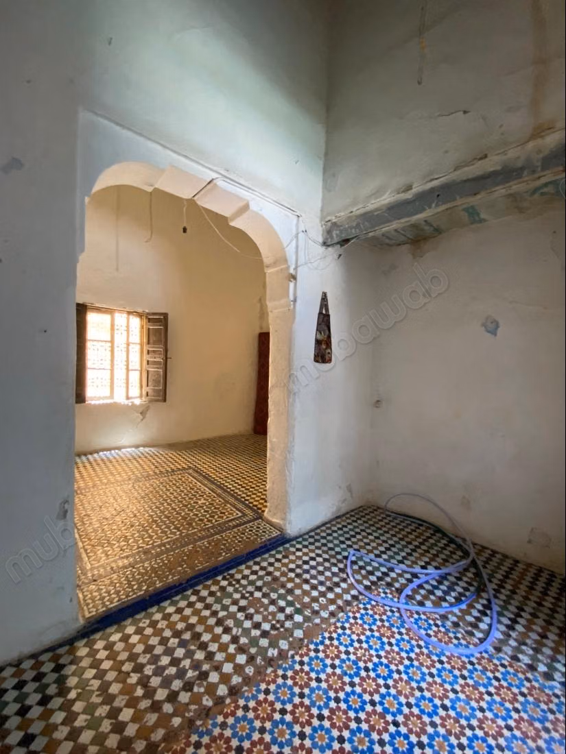 Dar traditionnelle et colorée à vendre avec 8 chambres