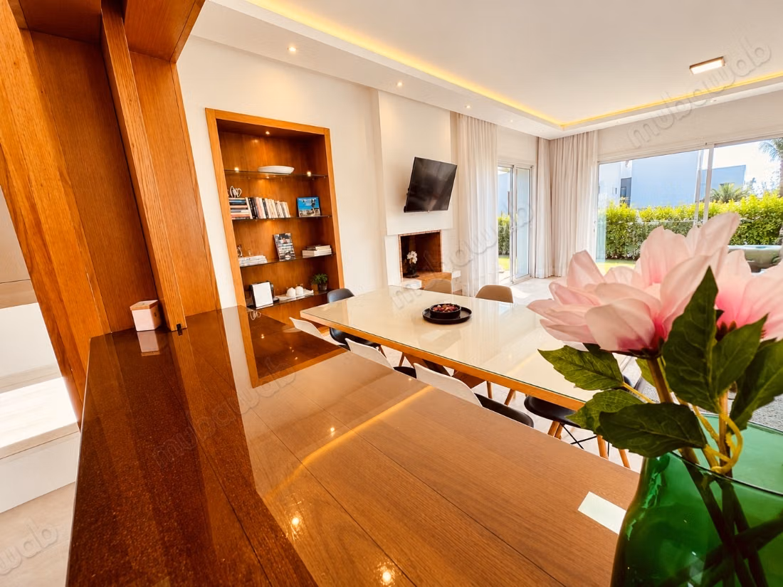 Villa vue à la plage 
Bien meublé à louer à Harhoura