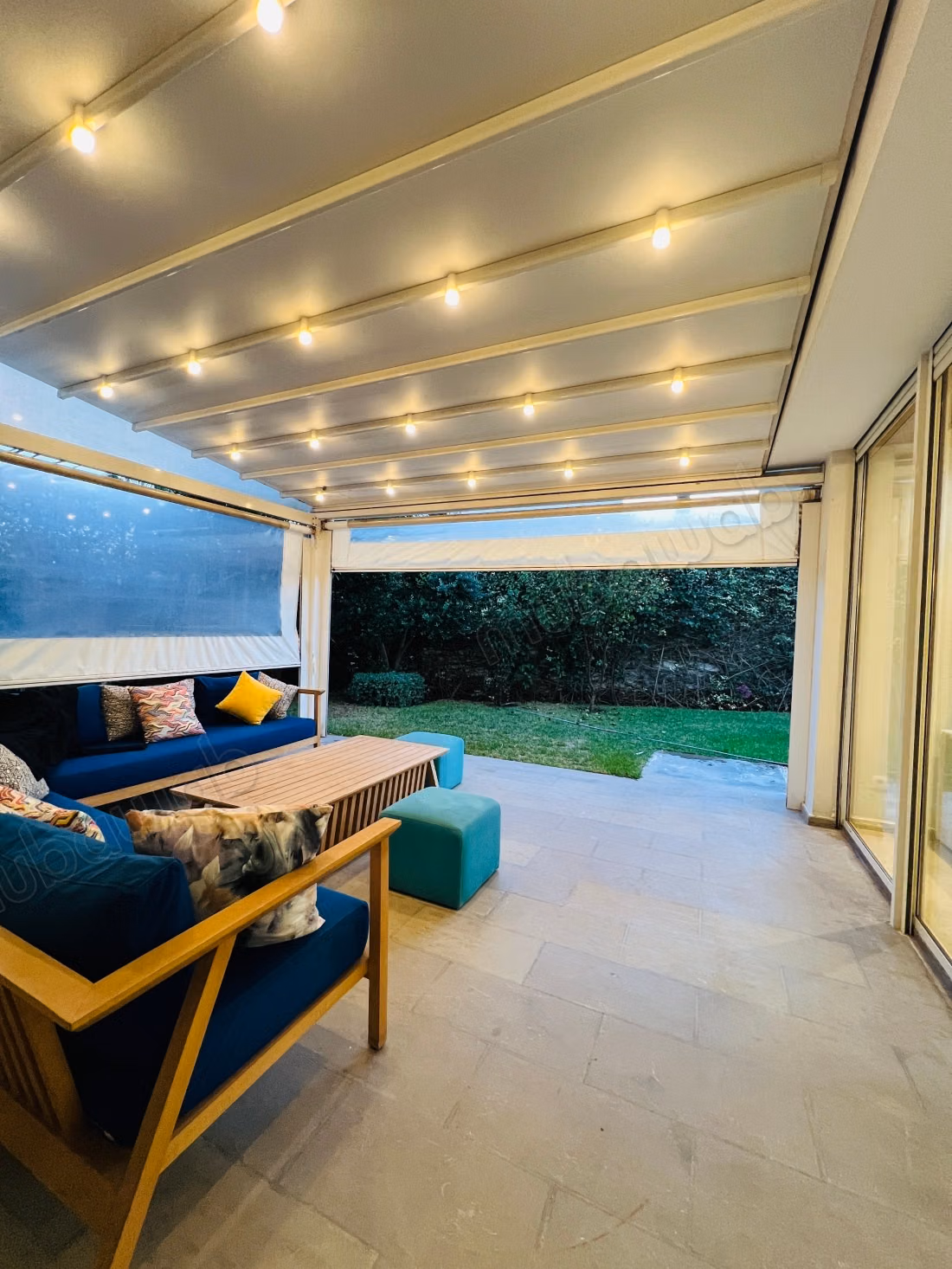Casa de alto standing en venta en Dar Bouazza. 2 grandes habitaciones. Amueblado