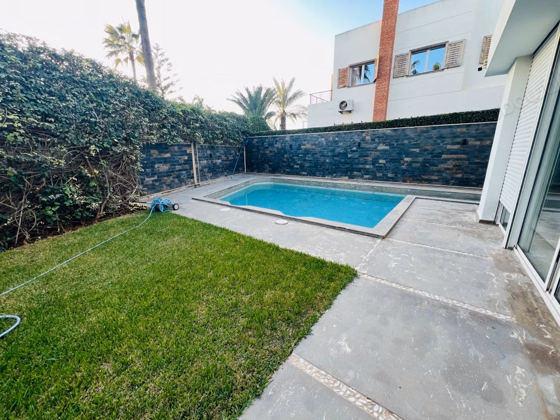 Casa de alto standing en venta en Dar Bouazza. 2 grandes habitaciones. Amueblado