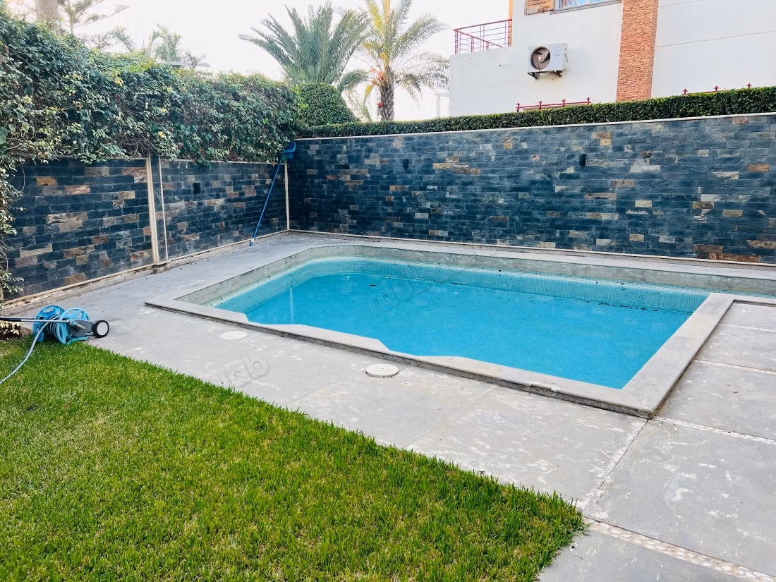 Casa de alto standing en venta en Dar Bouazza. 2 grandes habitaciones. Amueblado