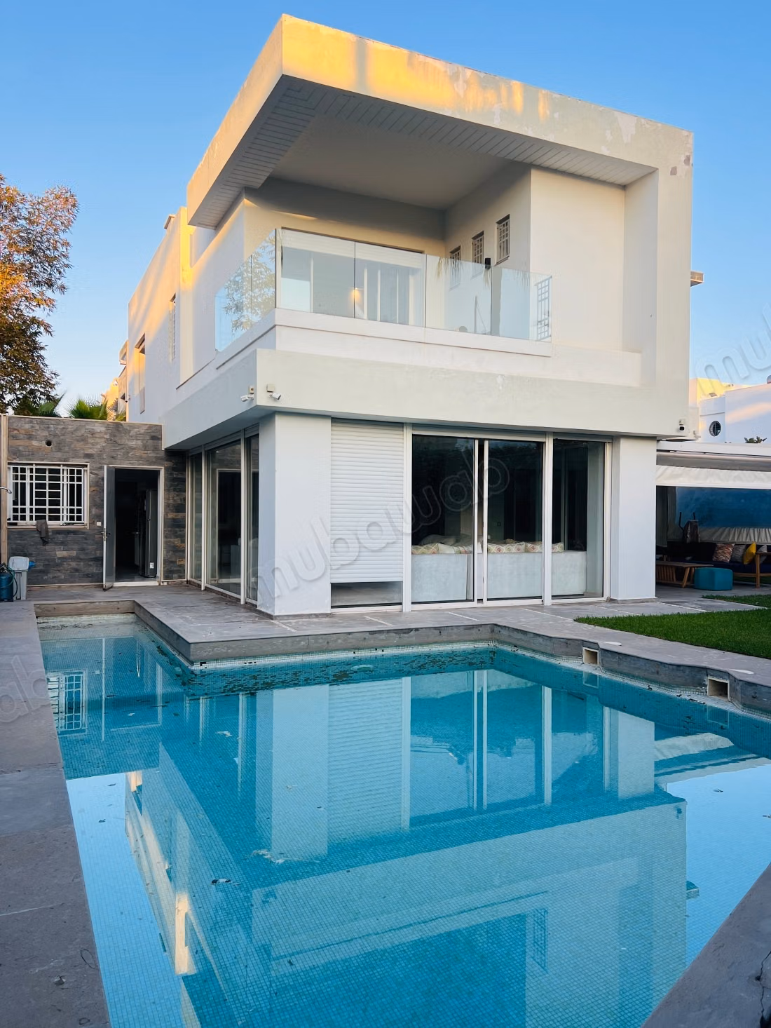 Casa de alto standing en venta en Dar Bouazza. 2 grandes habitaciones. Amueblado