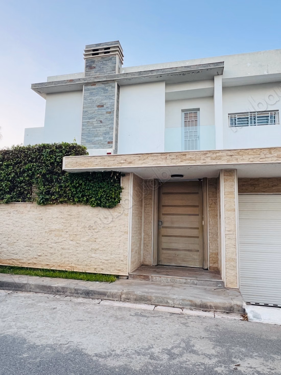 Casa de alto standing en venta en Dar Bouazza. 2 grandes habitaciones. Amueblado