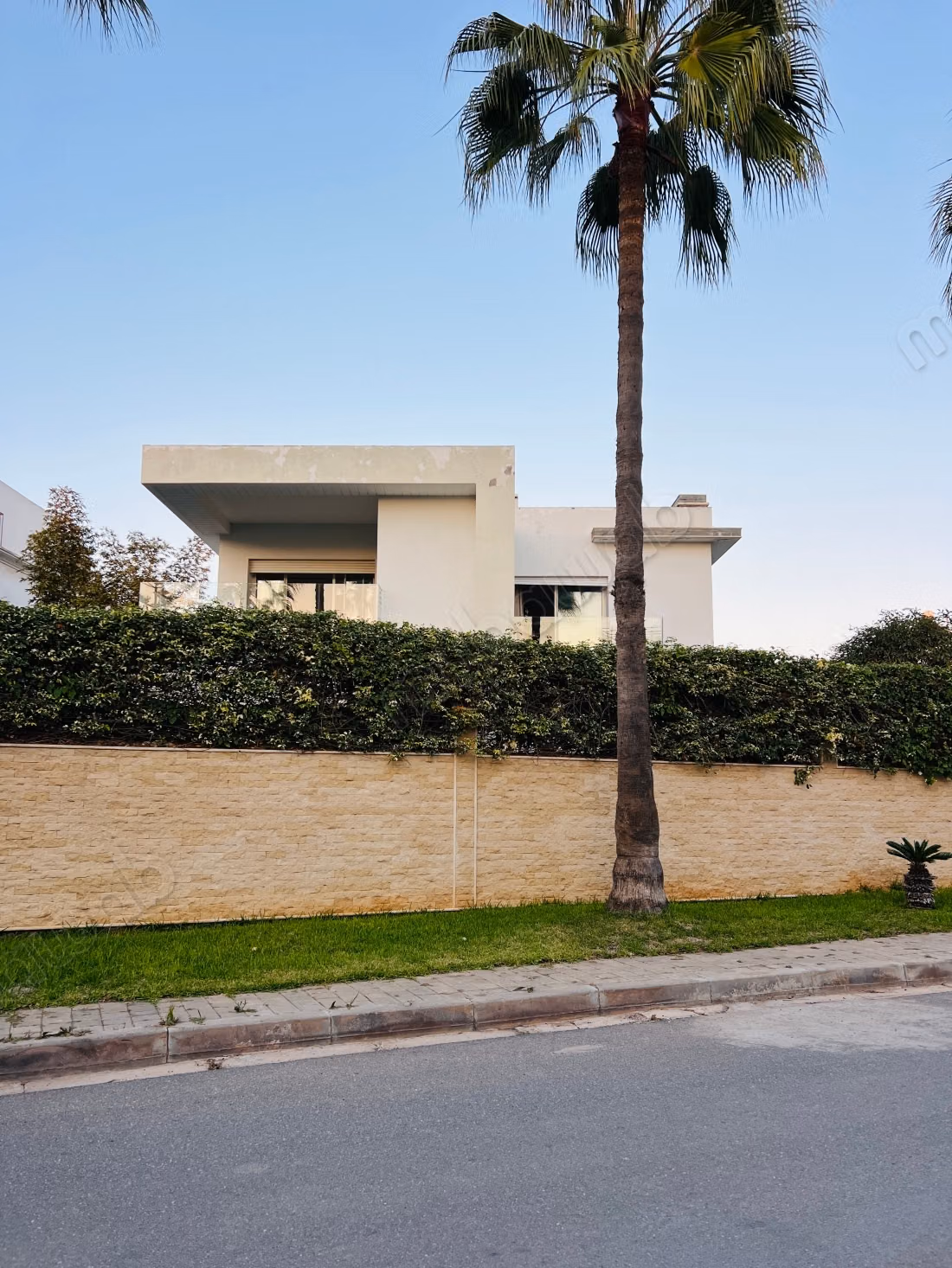 Casa de alto standing en venta en Dar Bouazza. 2 grandes habitaciones. Amueblado