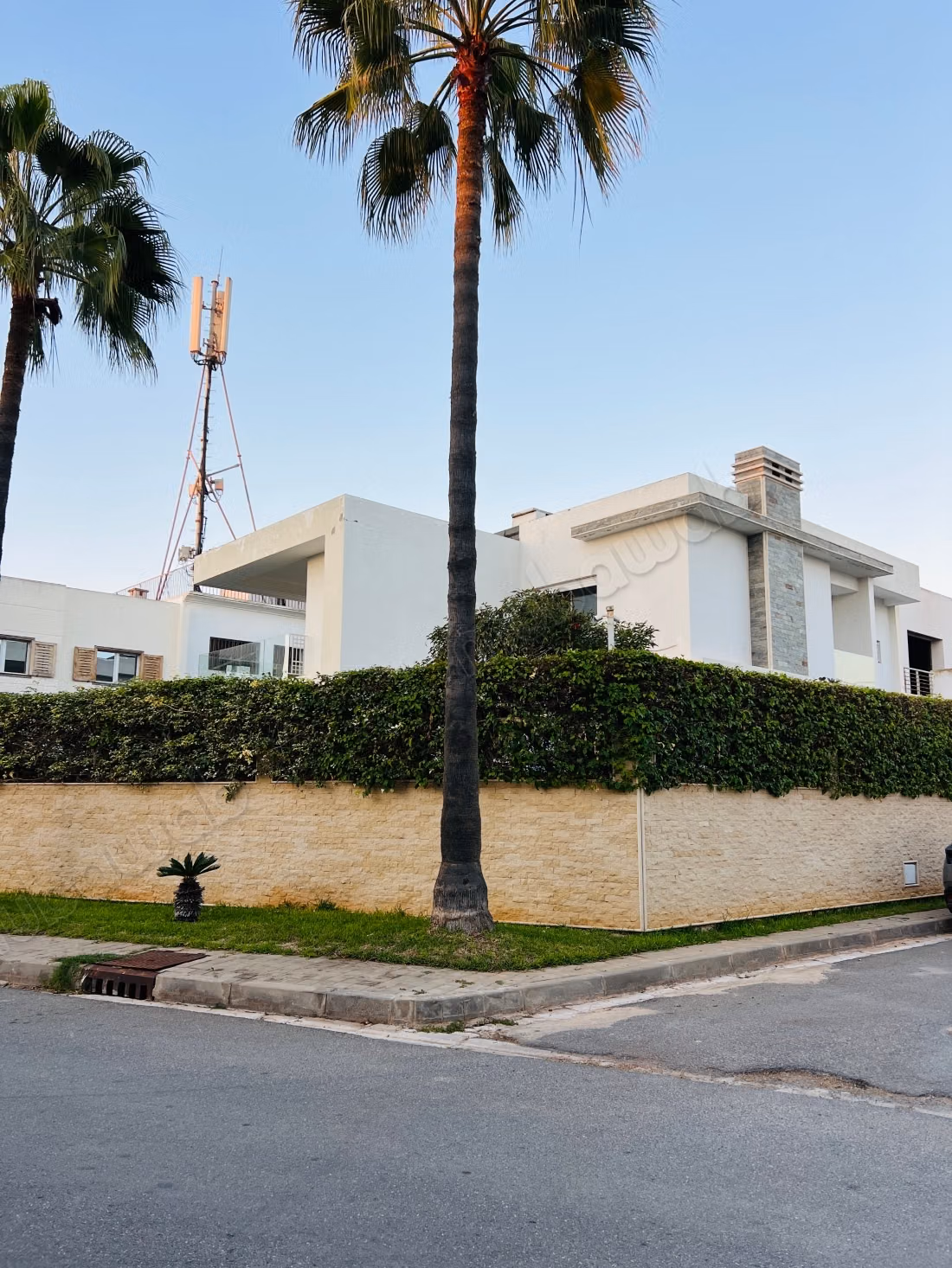 Casa de alto standing en venta en Dar Bouazza. 2 grandes habitaciones. Amueblado